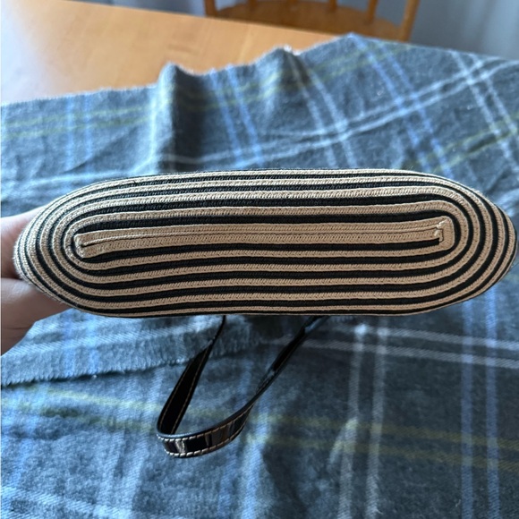 Liz Claiborne Black and Tan Striped Handbag - Picture 4 of 4
